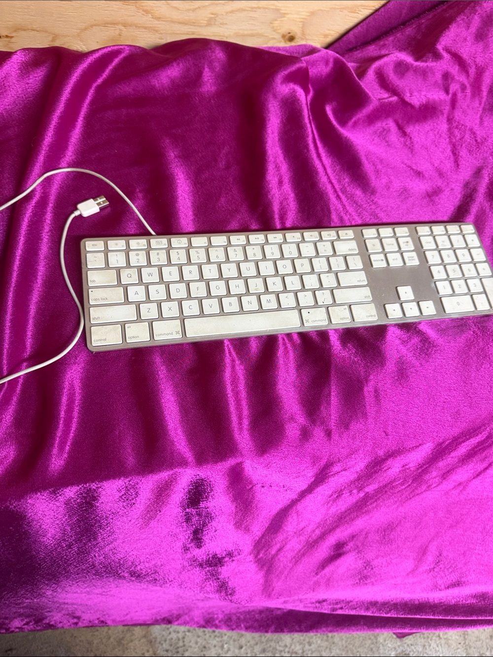 Apple Wired White and Silver Keyboard - Clean Home Office Essential